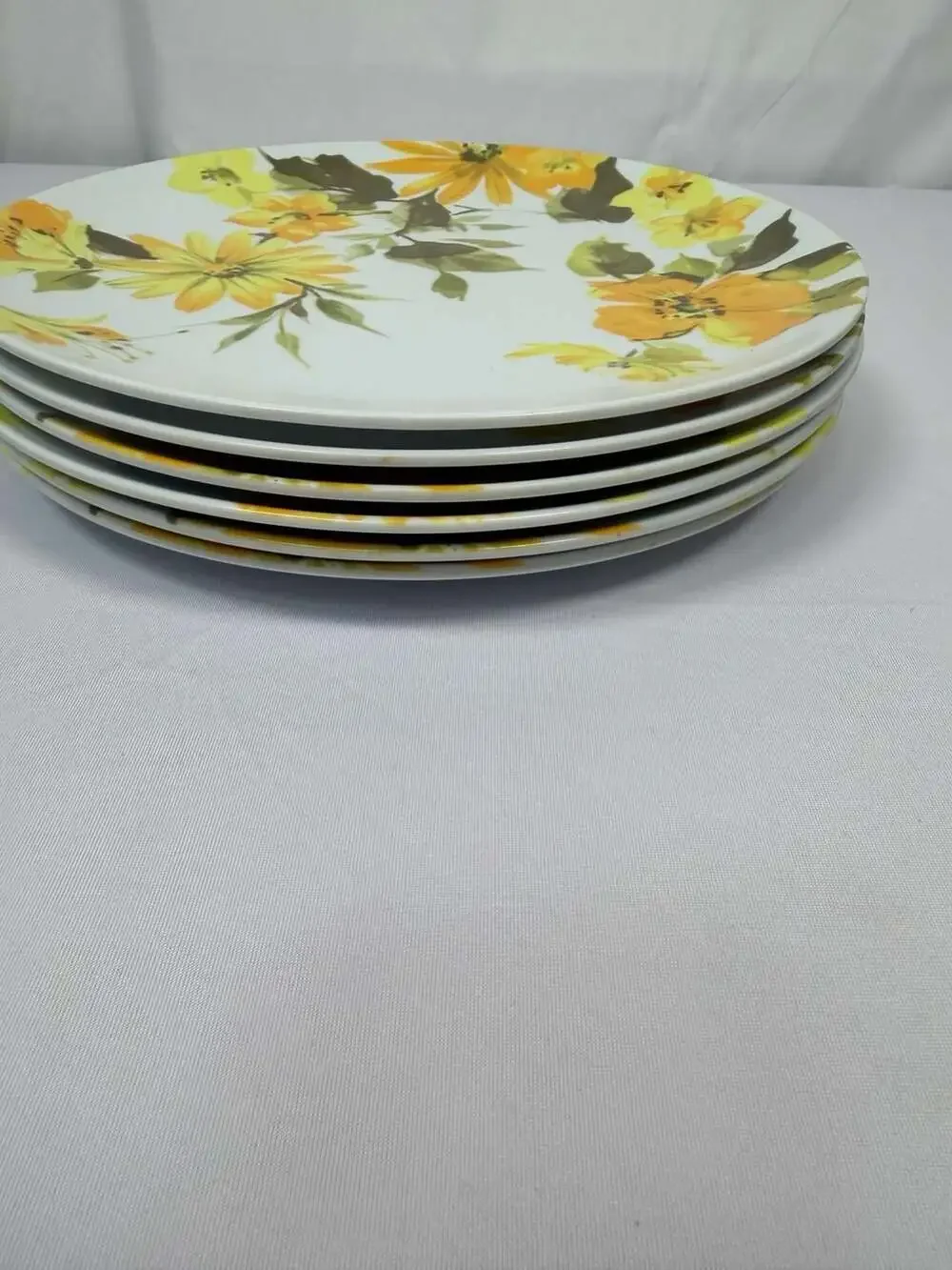 Vintage Texas Ware Melamine Dinner Plates, Set of 6, Yellow Floral Daisy Pattern - Picture 2 of 5
